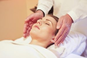 woman receiving reiki from legitimate energy worker